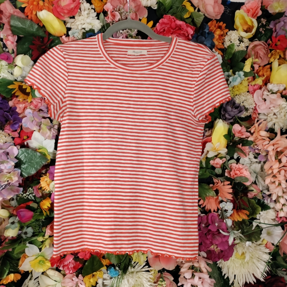 SOLD 💋 4/$14 Madewell Red and White Lettuce Hem T-shirt - Picture 2 of 3